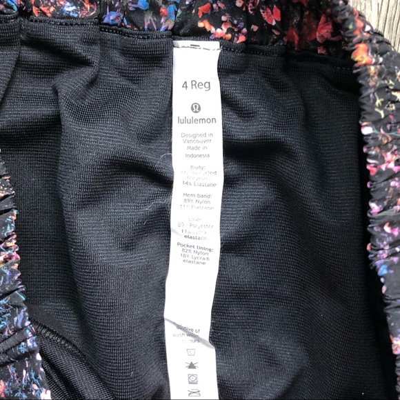 Lululemon Hotty Hot Short II *2.5" - Picture 9 of 9
